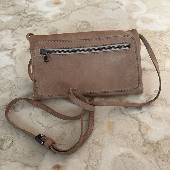 Soho Bags Made In Italy Leather Compact Crossbody Organizer Bag - Picture 4 of 16